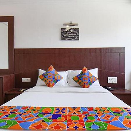 Hotel Shirdi Sai Wada エクステリア 写真