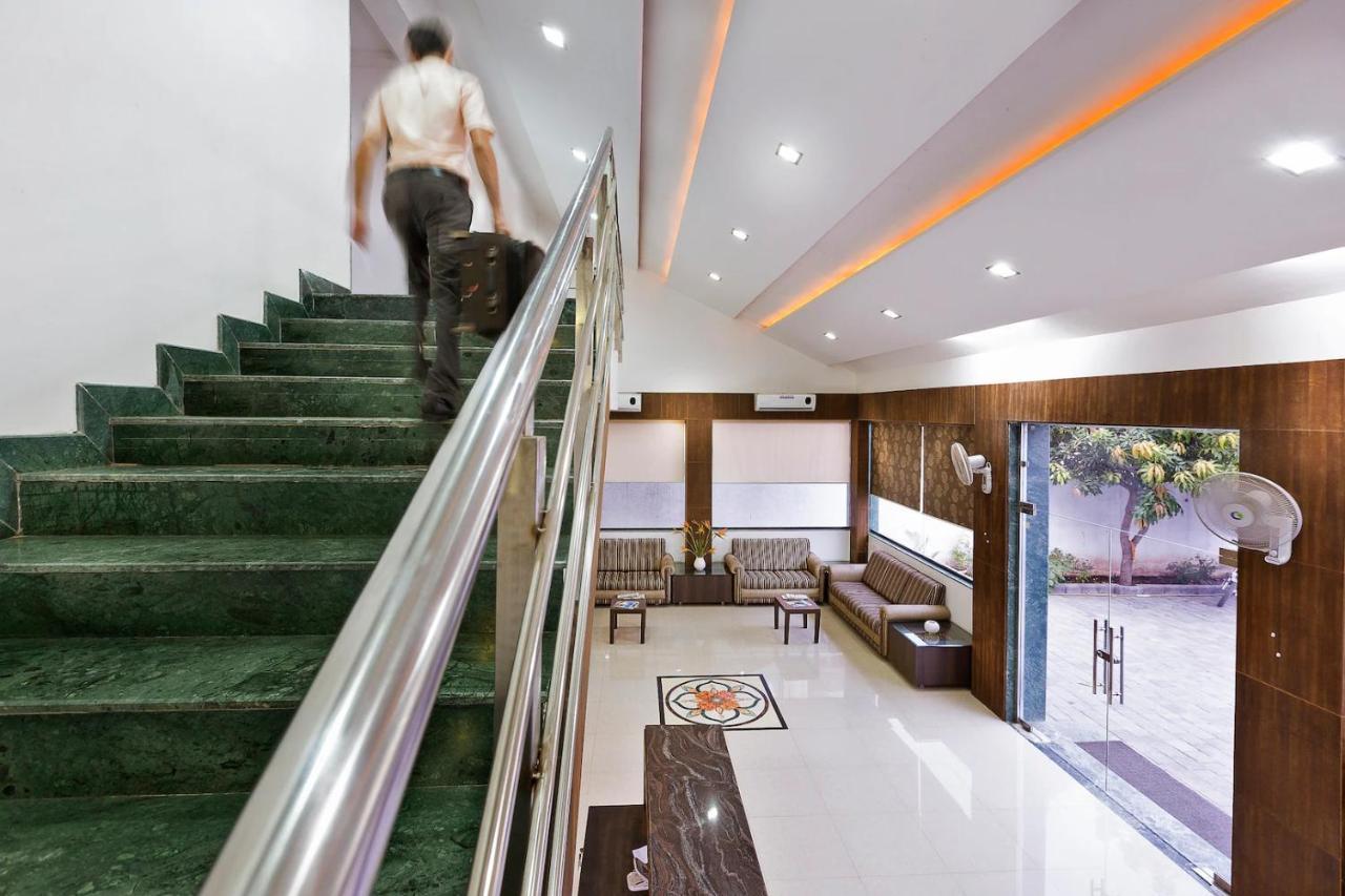 Hotel Shirdi Sai Wada エクステリア 写真