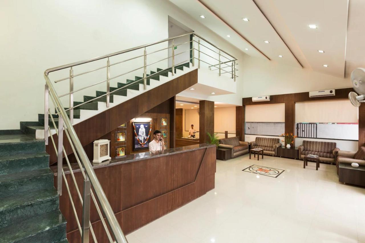 Hotel Shirdi Sai Wada エクステリア 写真