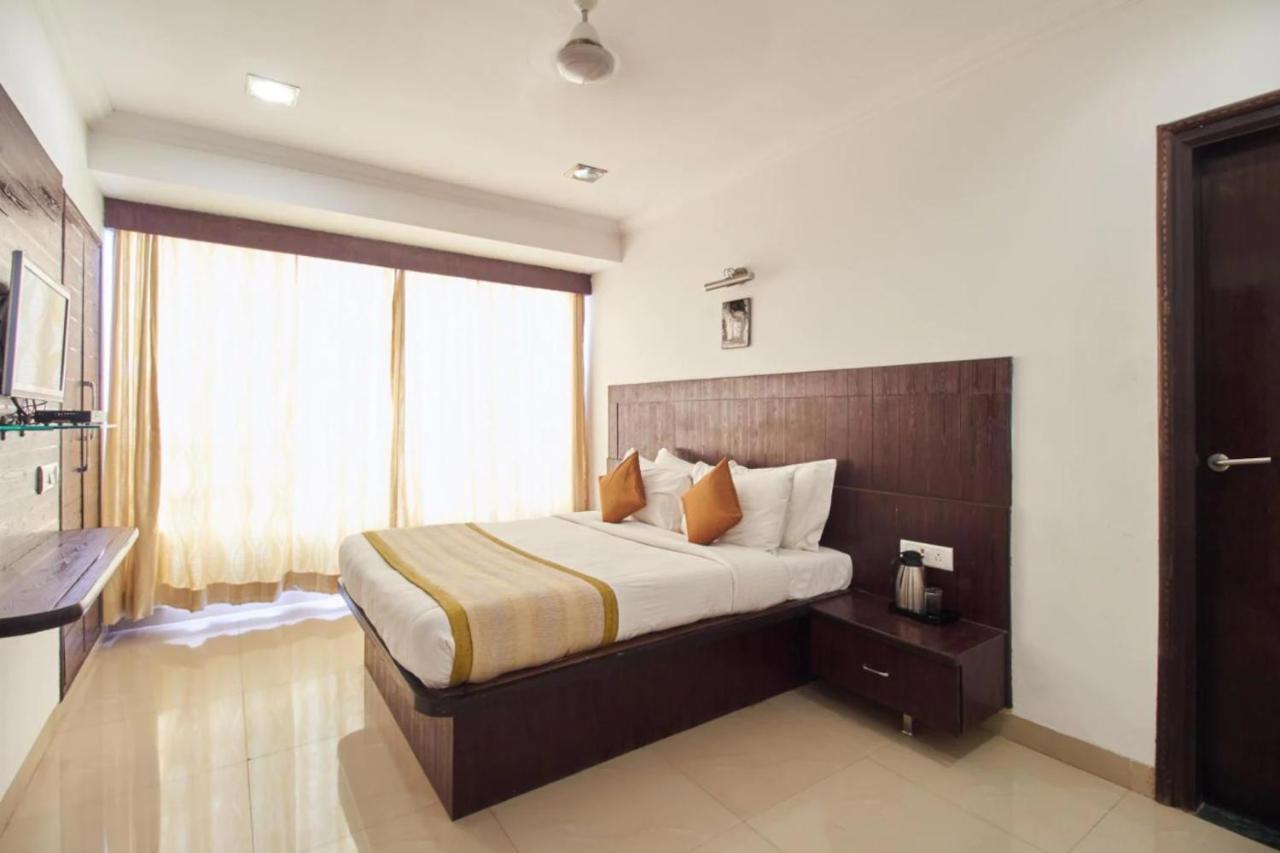 Hotel Shirdi Sai Wada エクステリア 写真
