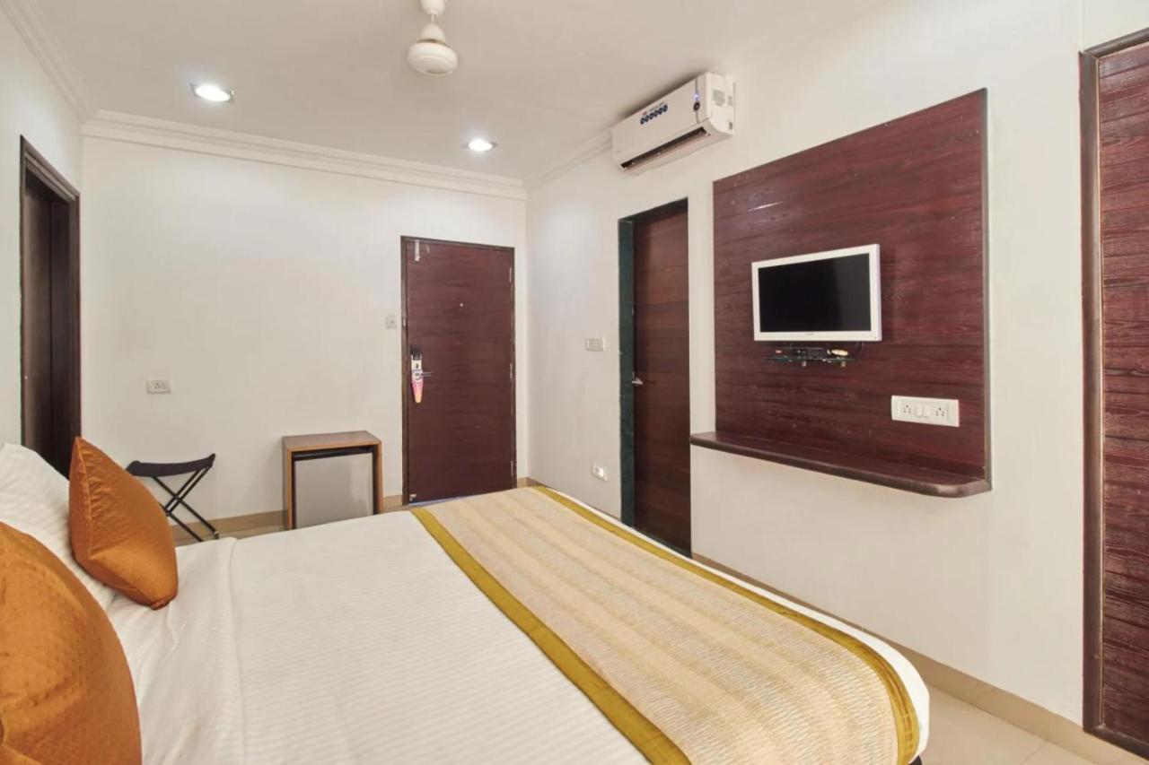 Hotel Shirdi Sai Wada エクステリア 写真