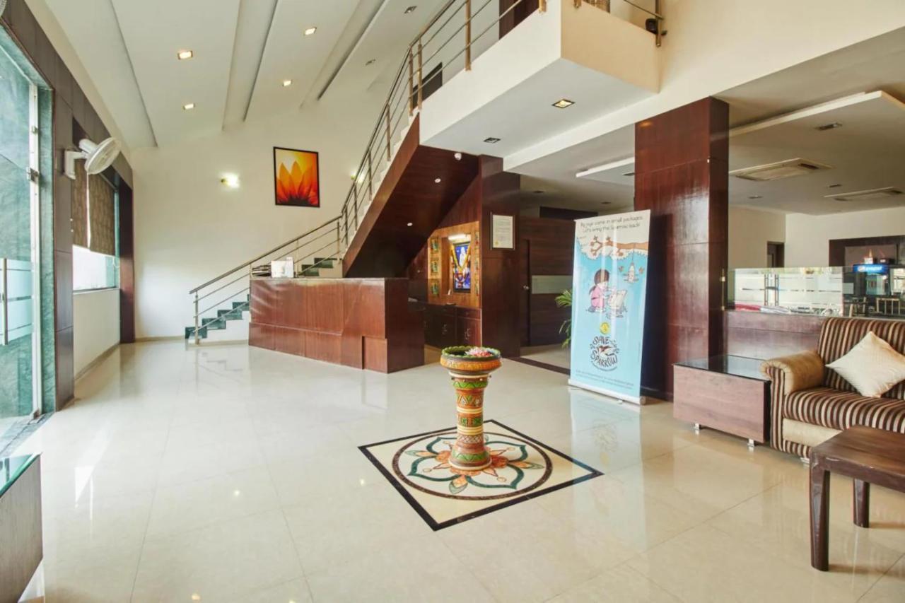 Hotel Shirdi Sai Wada エクステリア 写真