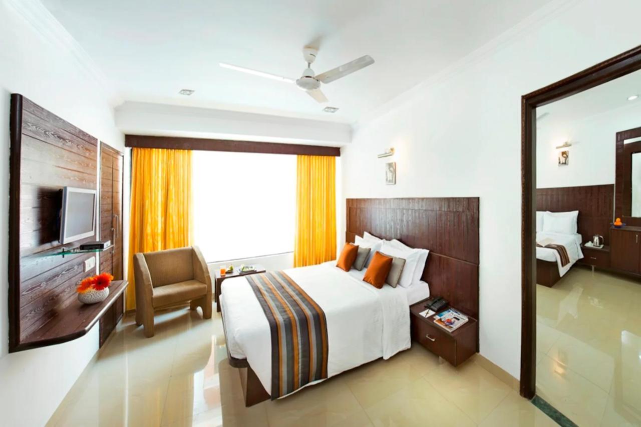 Hotel Shirdi Sai Wada エクステリア 写真