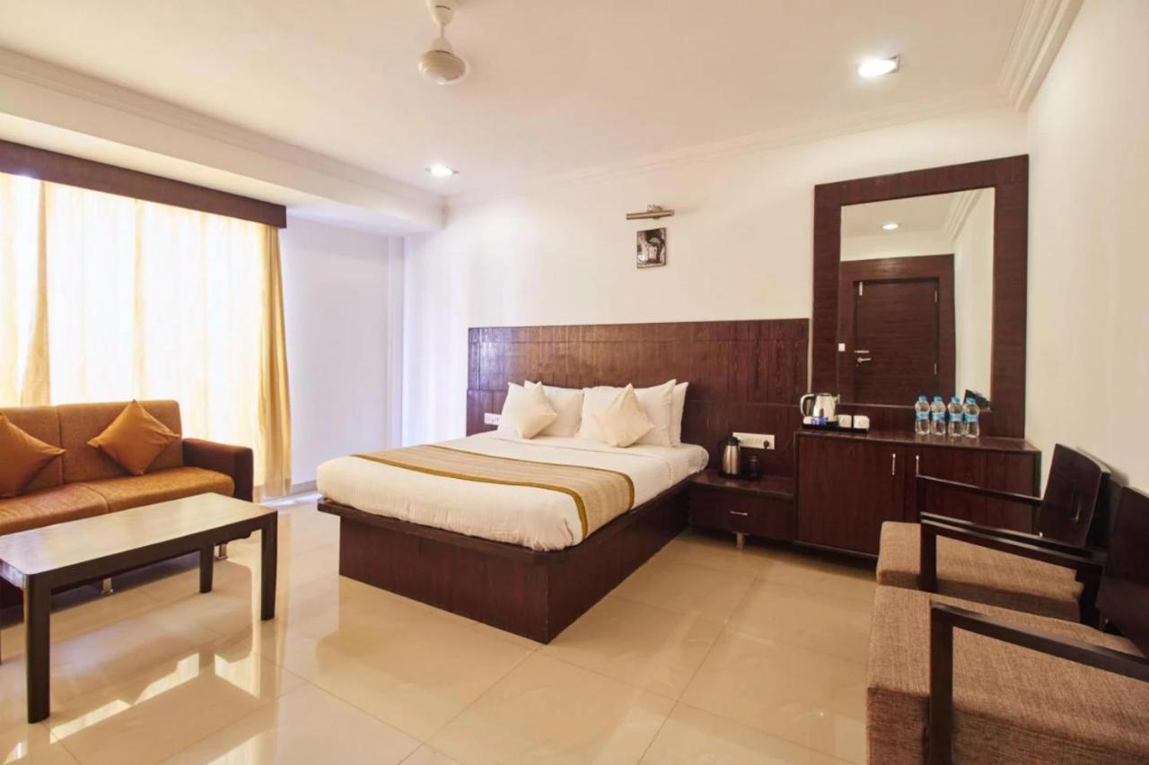 Hotel Shirdi Sai Wada エクステリア 写真