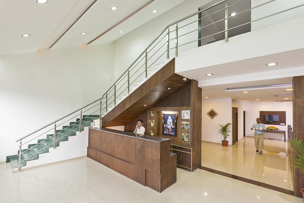 Hotel Shirdi Sai Wada エクステリア 写真