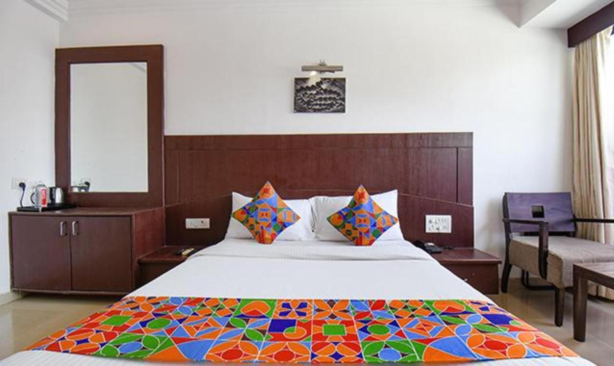Hotel Shirdi Sai Wada エクステリア 写真