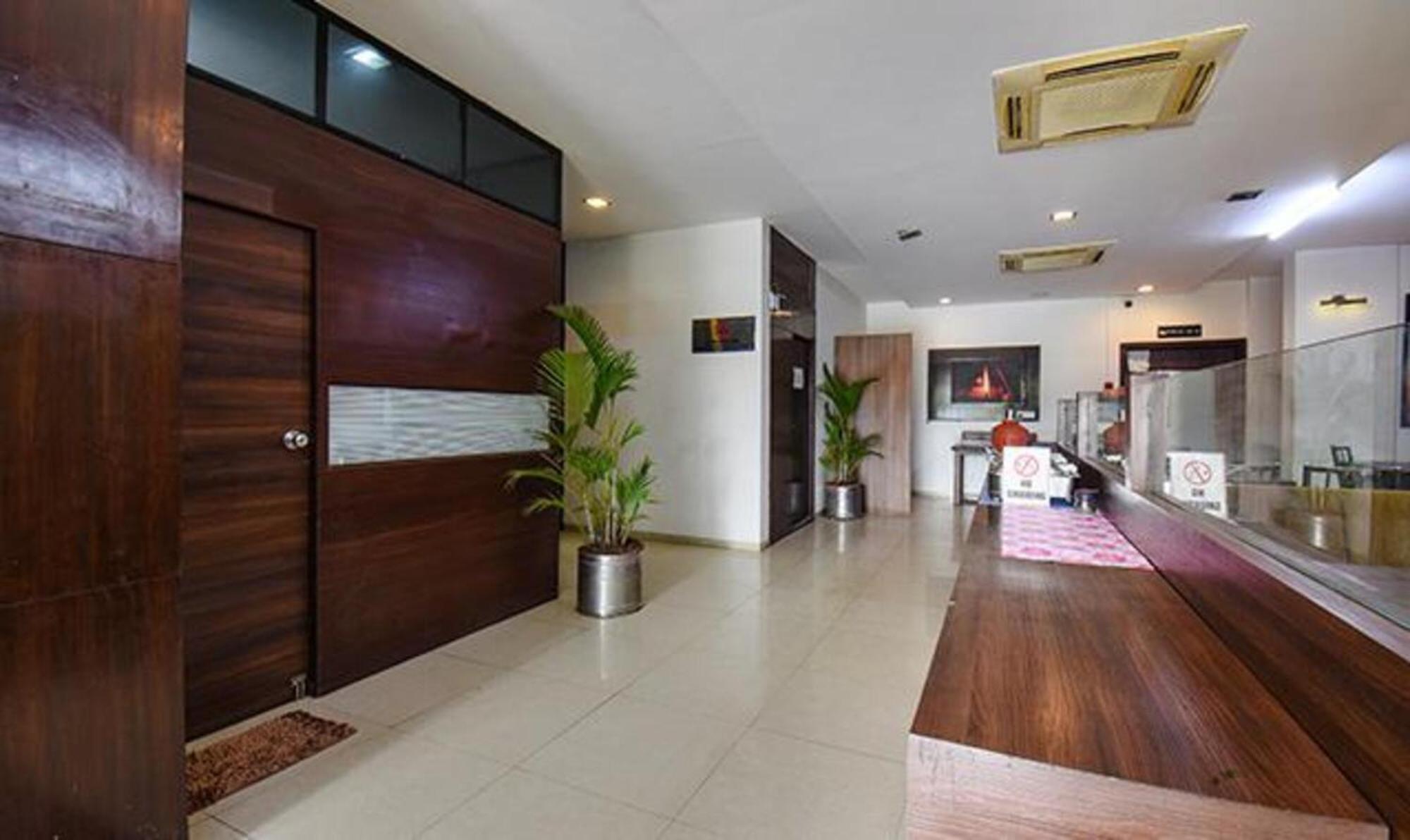 Hotel Shirdi Sai Wada エクステリア 写真