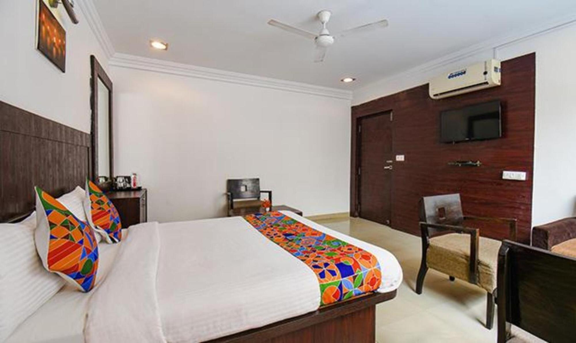 Hotel Shirdi Sai Wada エクステリア 写真
