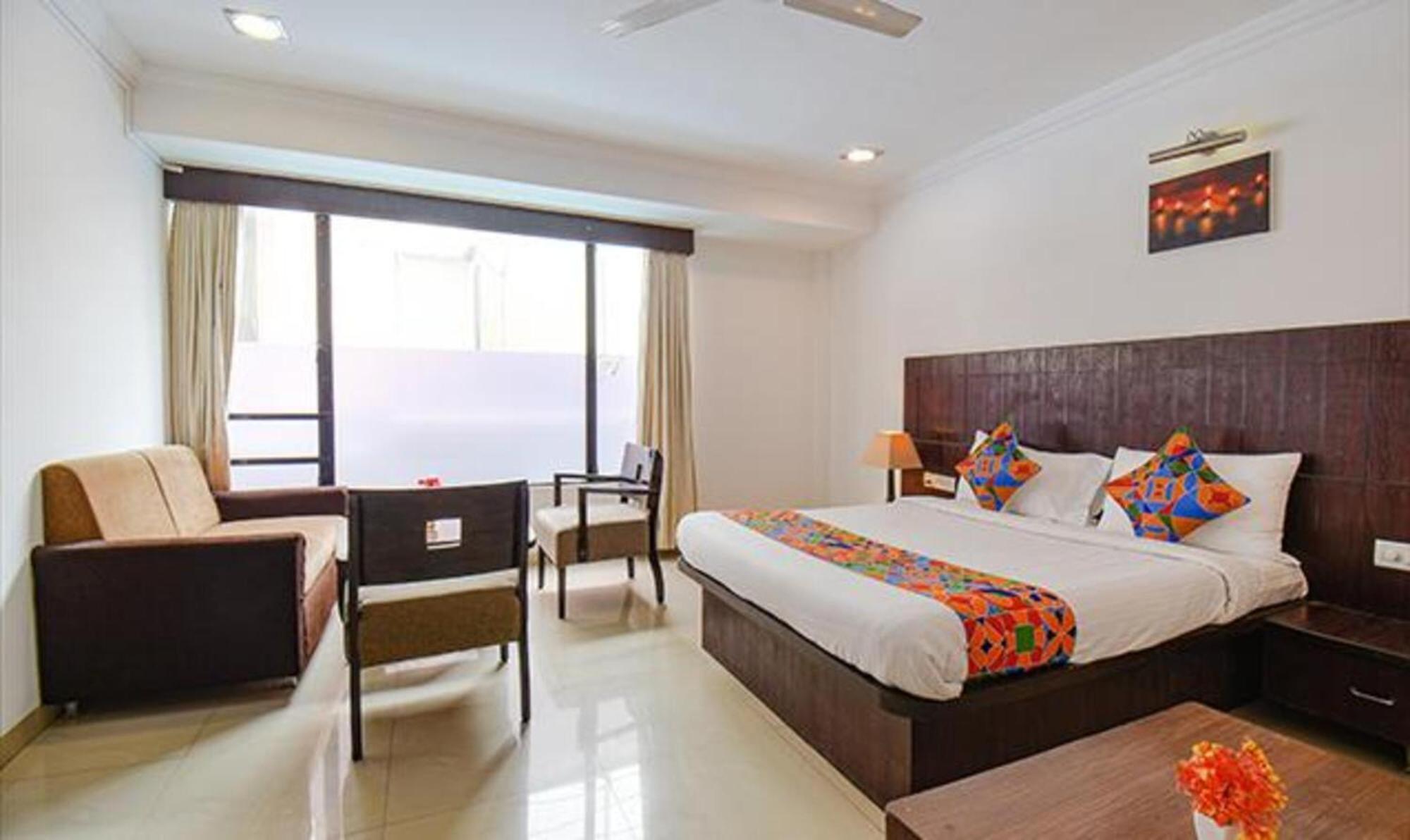Hotel Shirdi Sai Wada エクステリア 写真