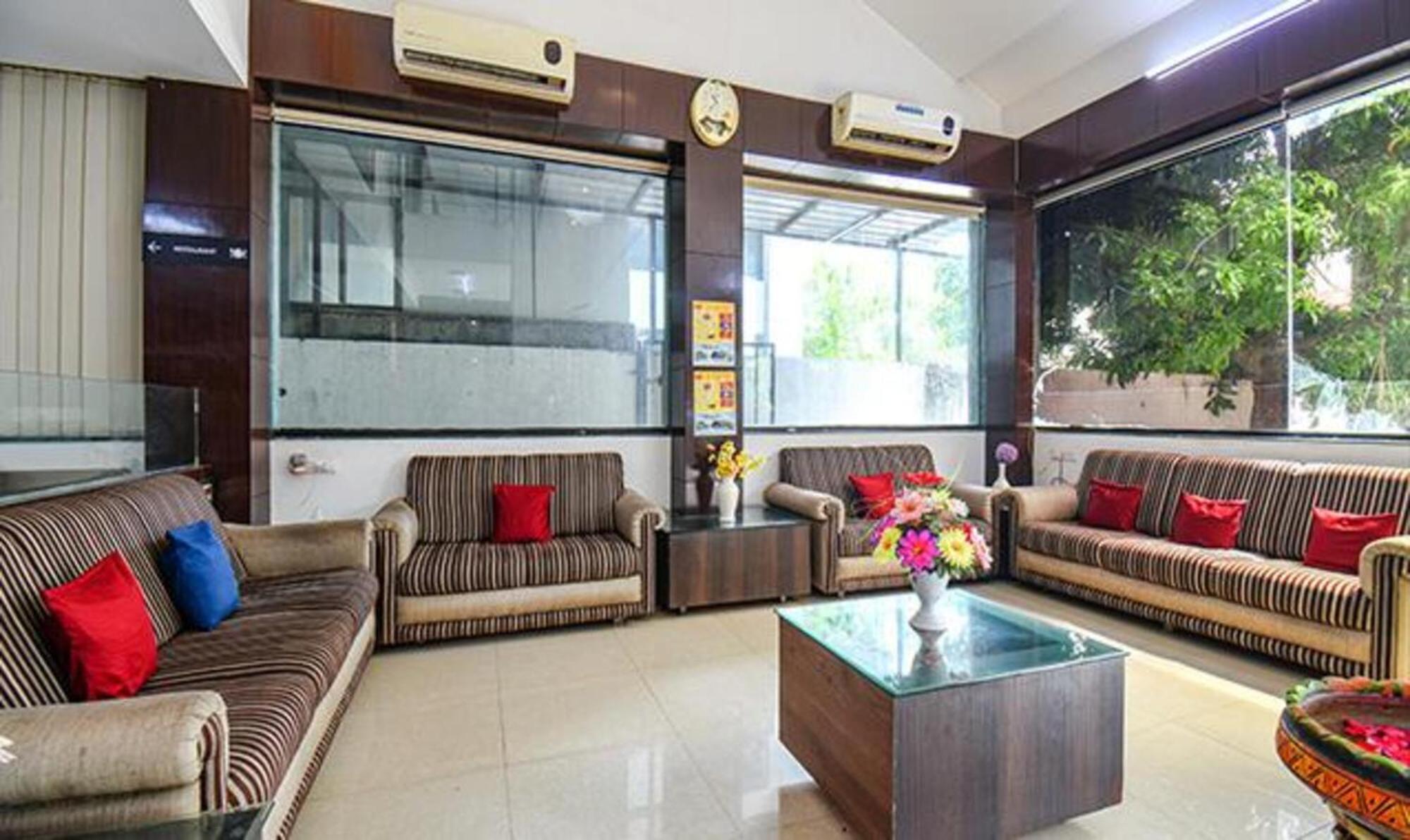 Hotel Shirdi Sai Wada エクステリア 写真