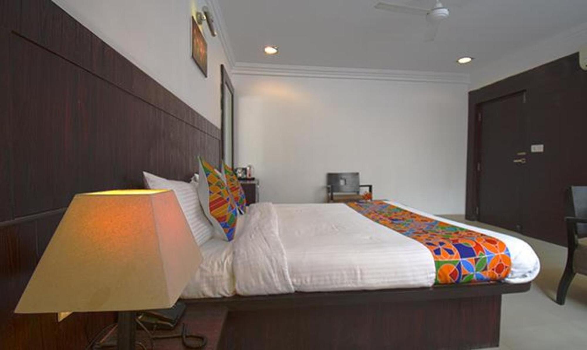 Hotel Shirdi Sai Wada エクステリア 写真