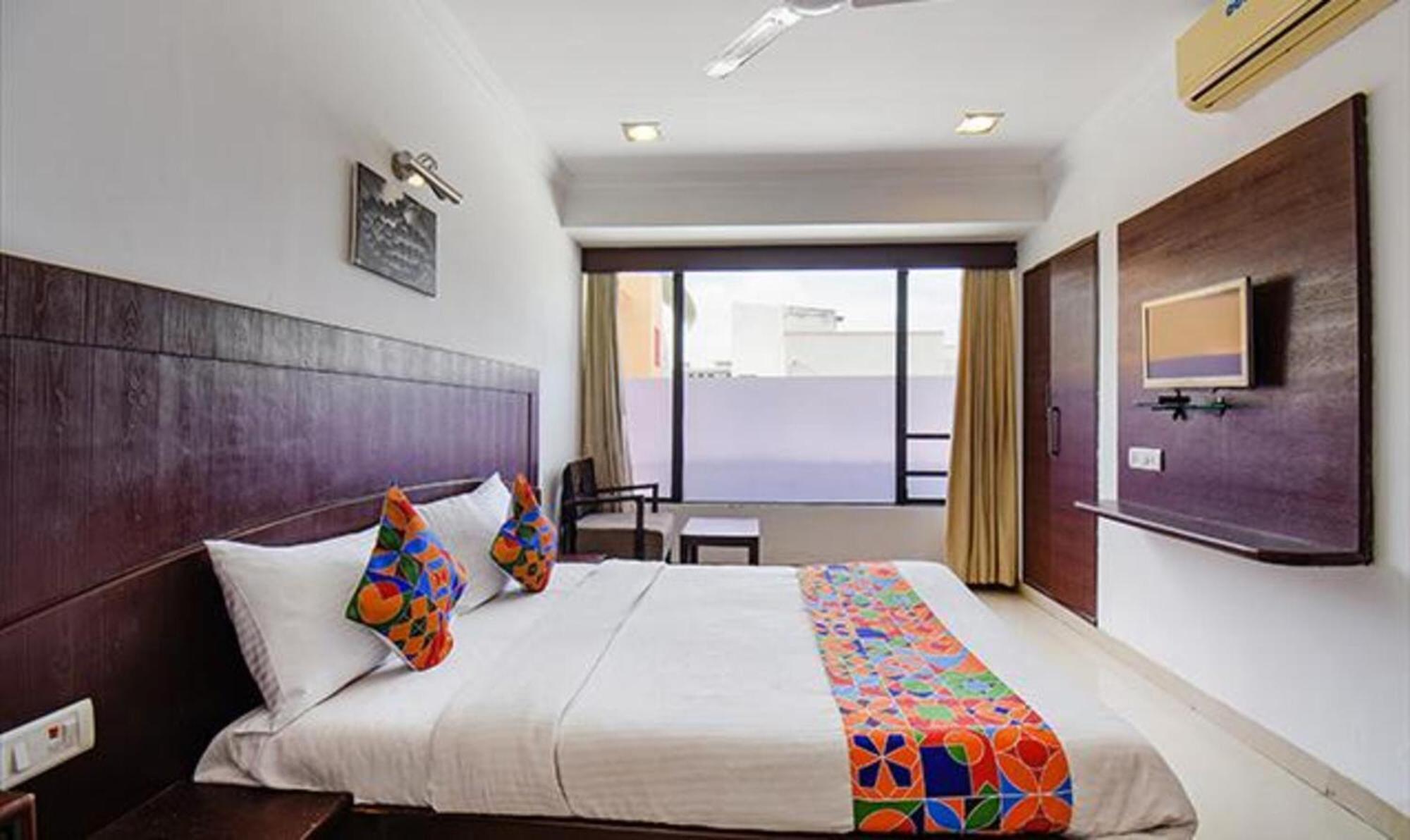 Hotel Shirdi Sai Wada エクステリア 写真