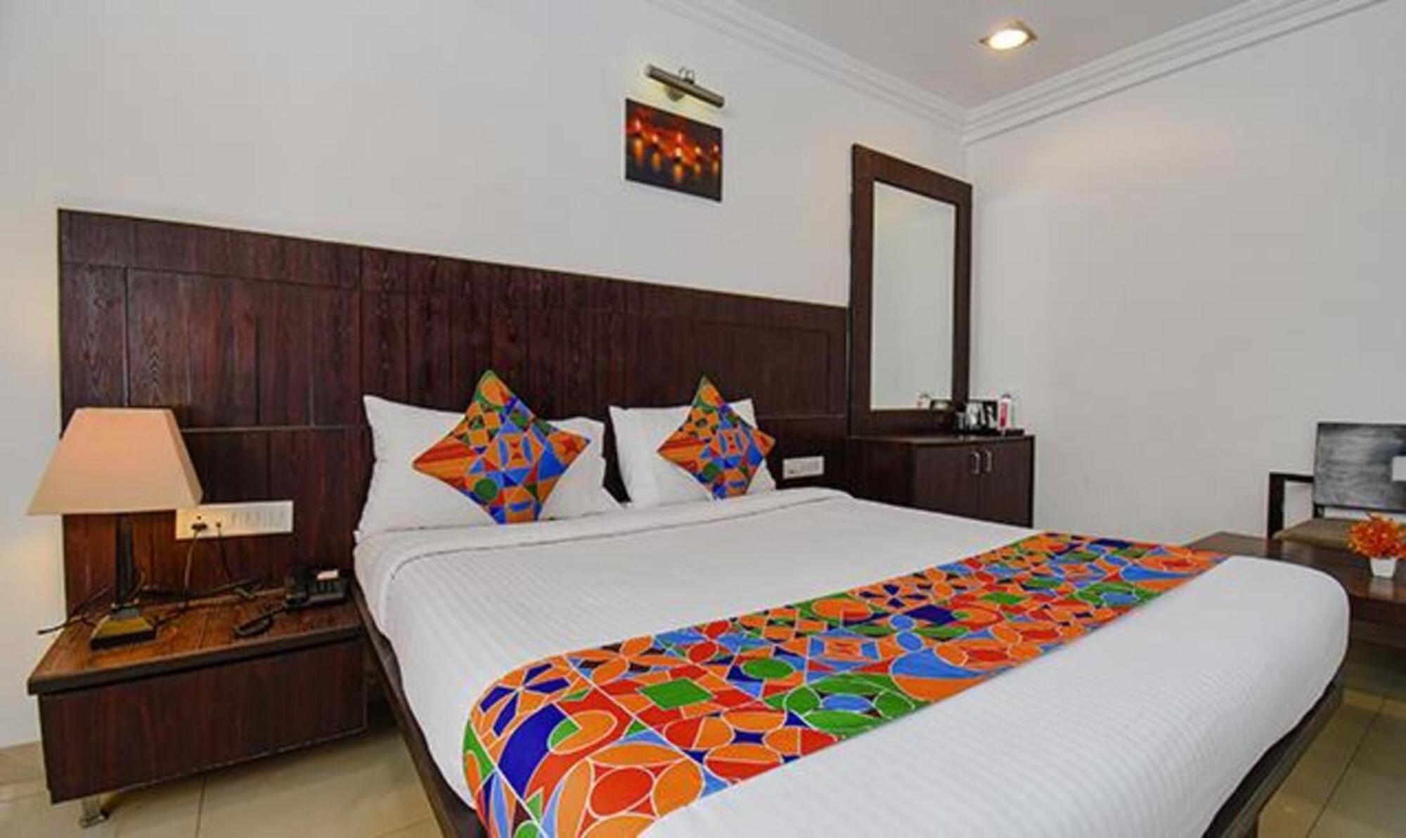 Hotel Shirdi Sai Wada エクステリア 写真