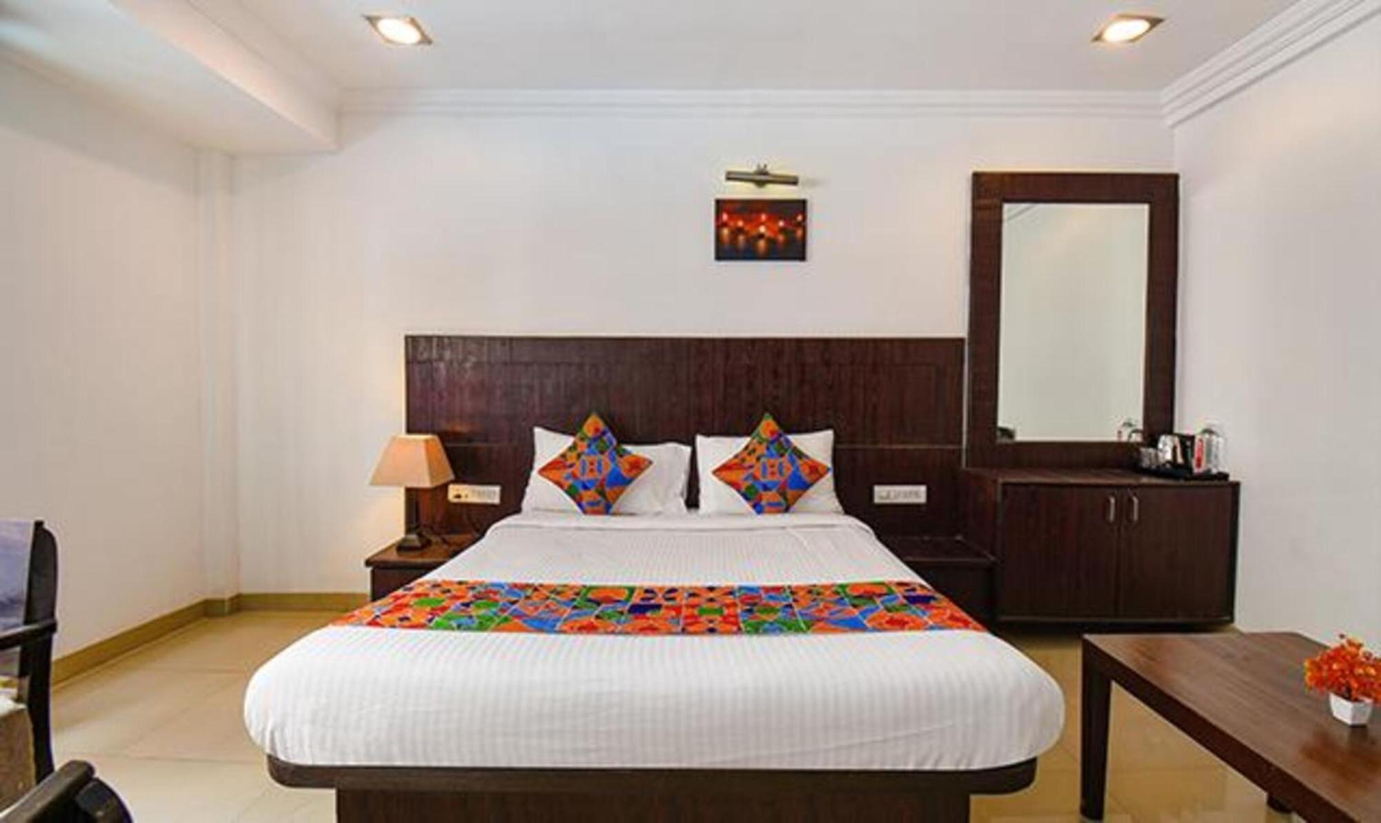 Hotel Shirdi Sai Wada エクステリア 写真