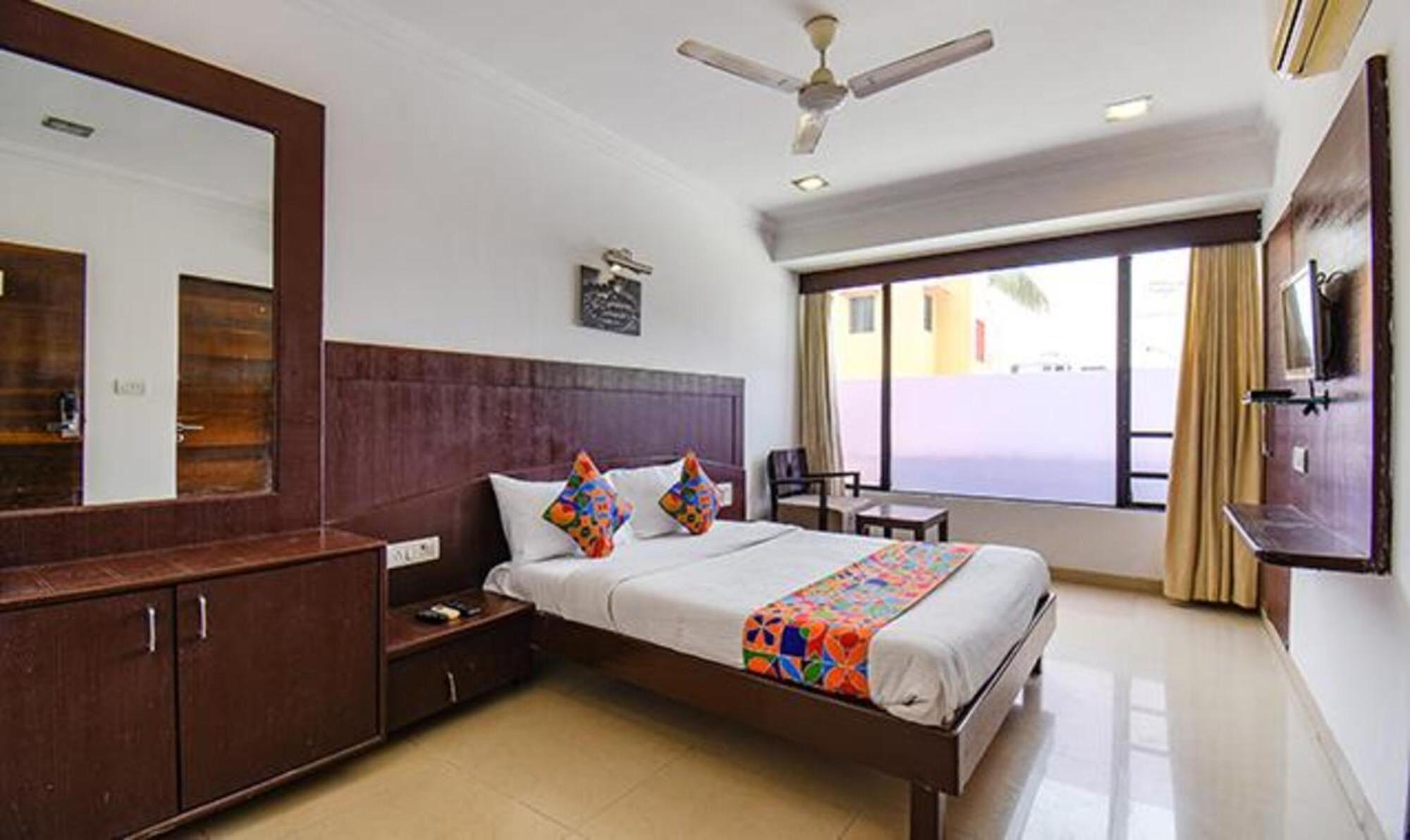 Hotel Shirdi Sai Wada エクステリア 写真