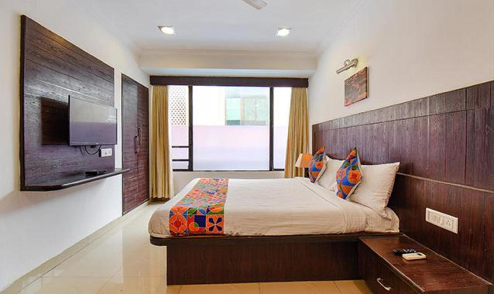 Hotel Shirdi Sai Wada エクステリア 写真