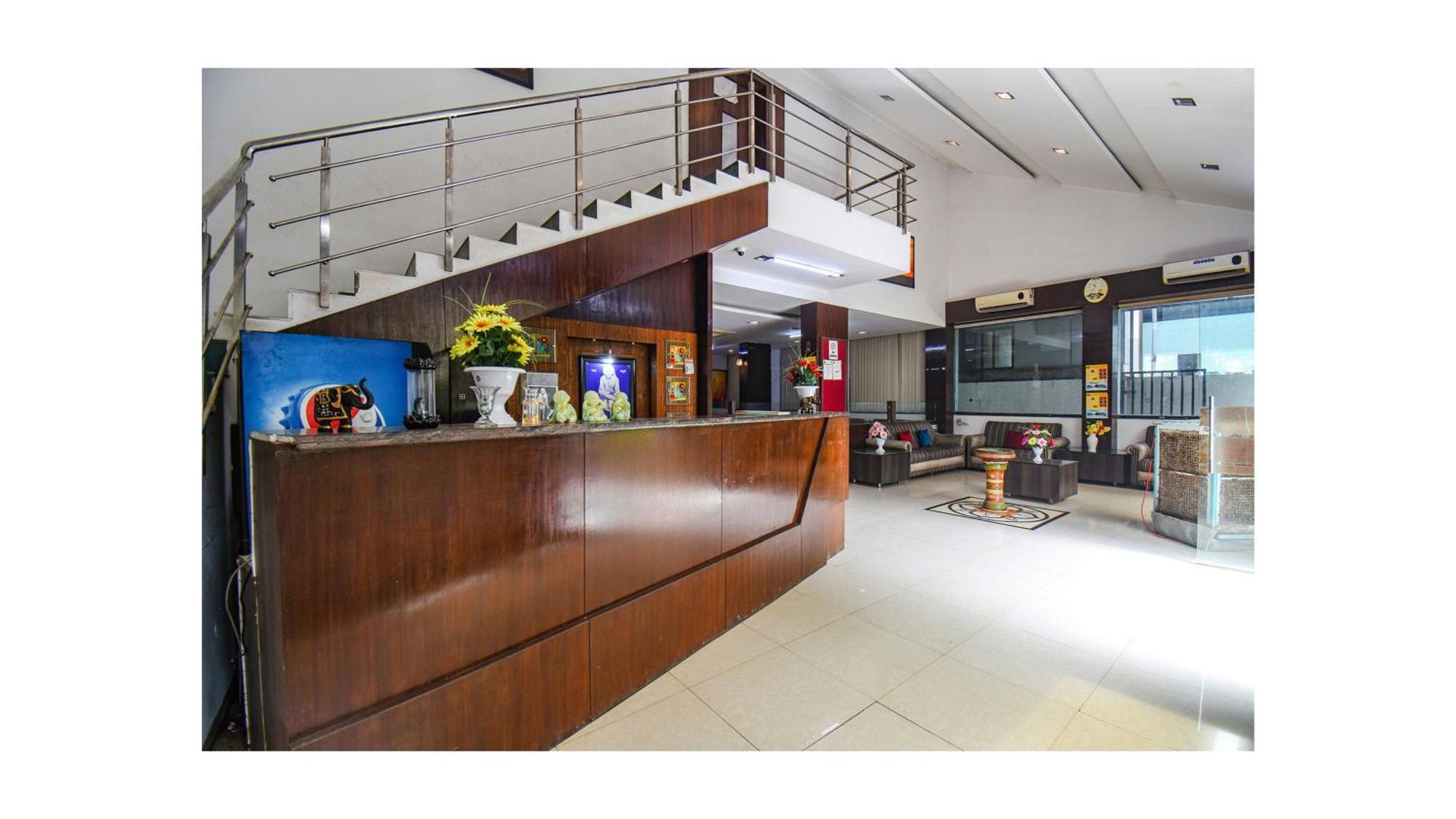 Hotel Shirdi Sai Wada エクステリア 写真