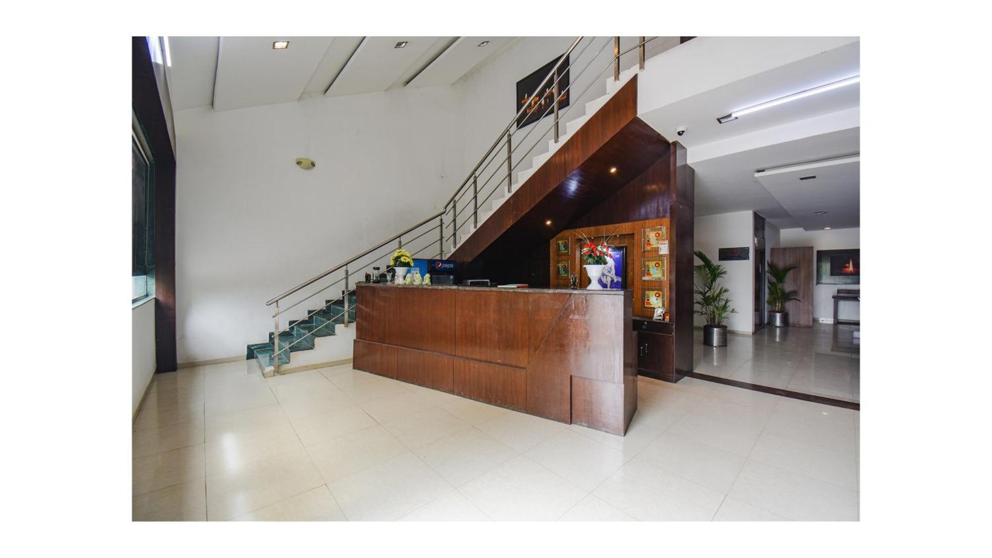 Hotel Shirdi Sai Wada エクステリア 写真