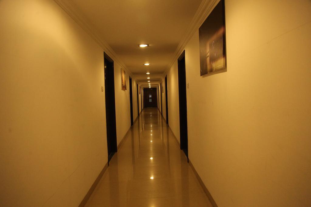 Hotel Shirdi Sai Wada エクステリア 写真
