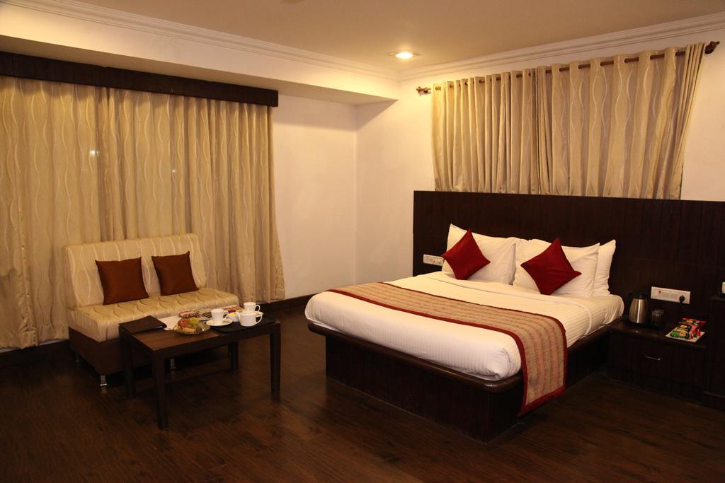 Hotel Shirdi Sai Wada エクステリア 写真