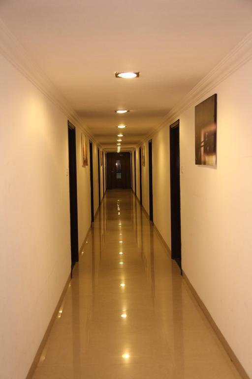 Hotel Shirdi Sai Wada エクステリア 写真