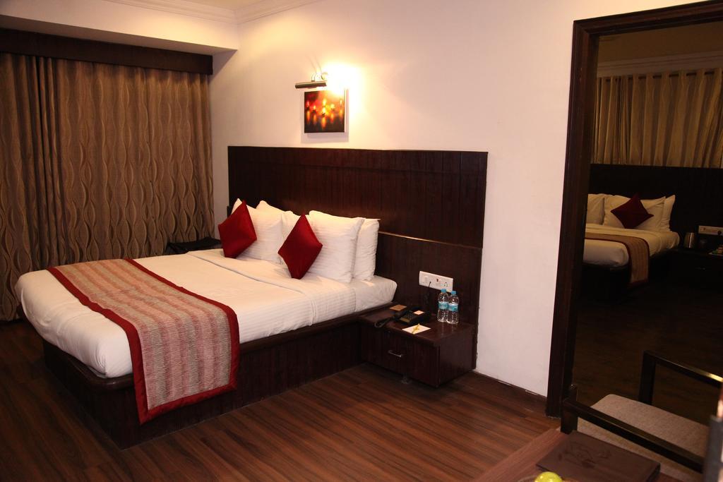 Hotel Shirdi Sai Wada エクステリア 写真