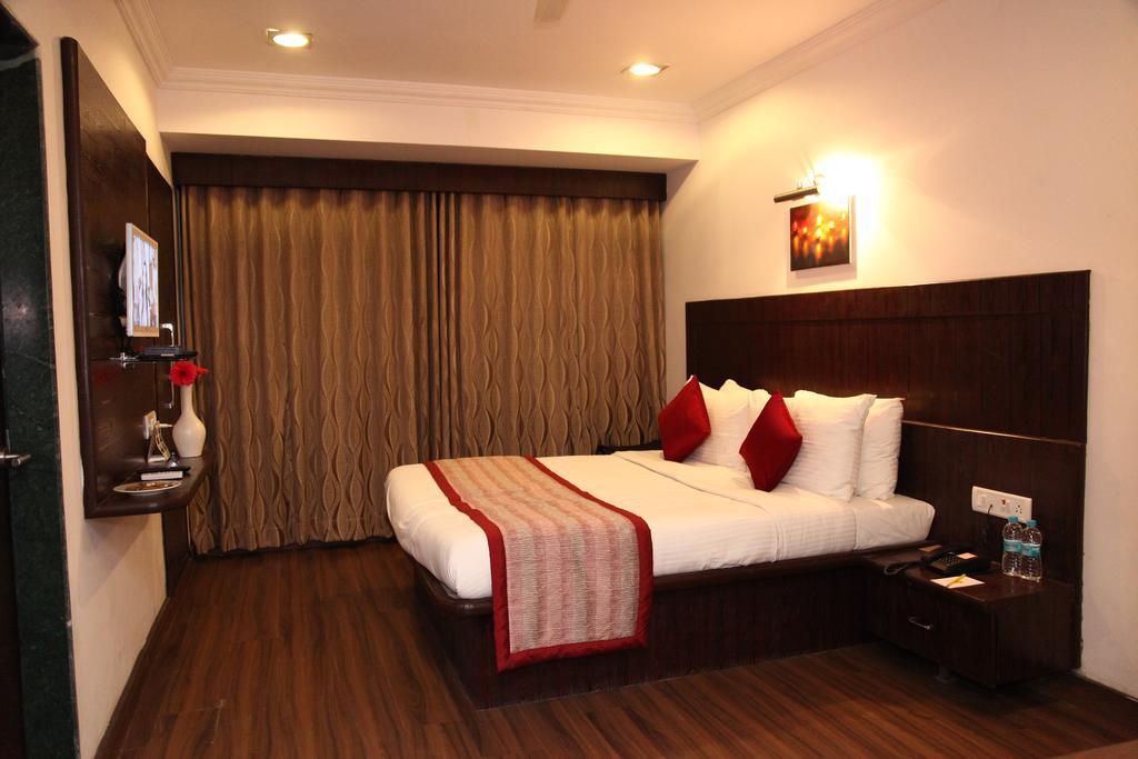 Hotel Shirdi Sai Wada エクステリア 写真
