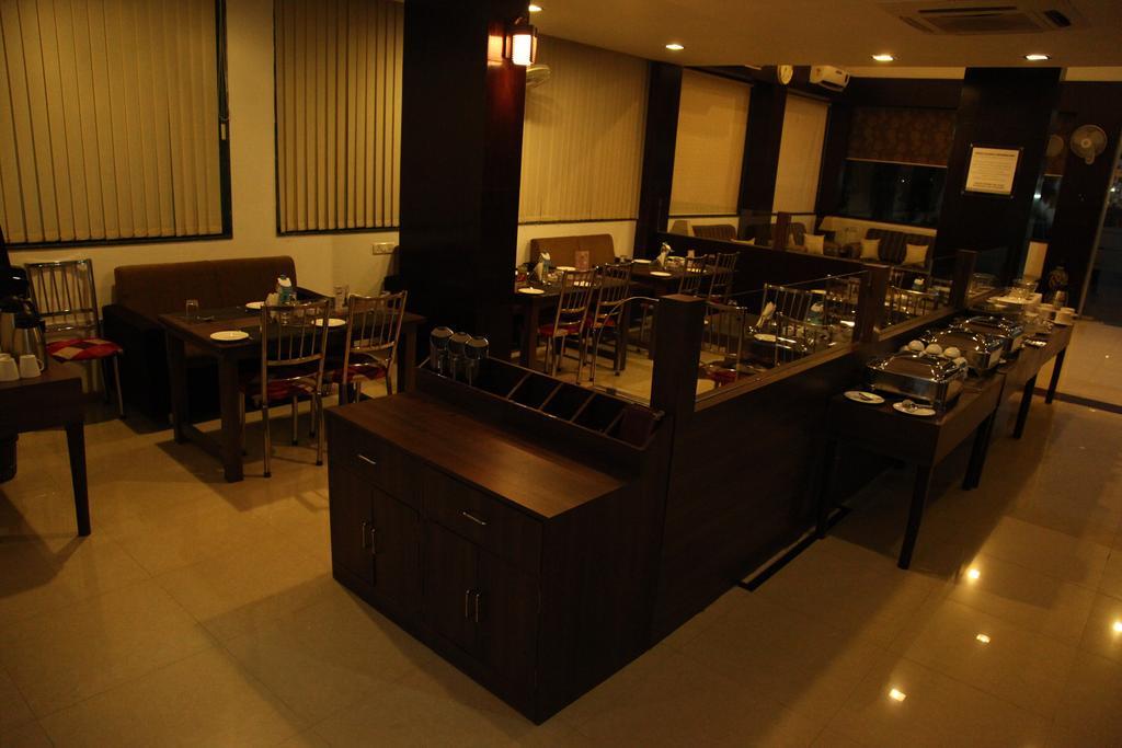 Hotel Shirdi Sai Wada エクステリア 写真
