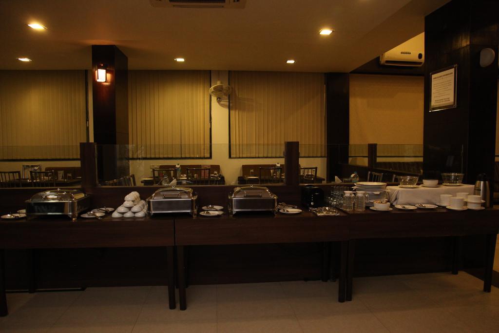 Hotel Shirdi Sai Wada エクステリア 写真