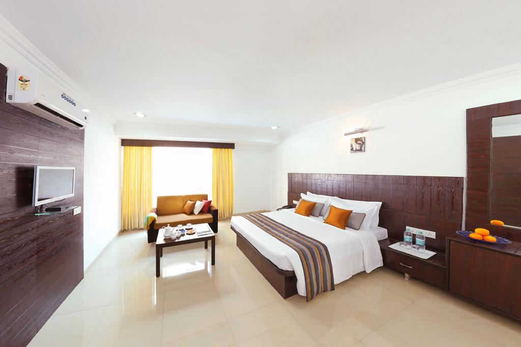 Hotel Shirdi Sai Wada エクステリア 写真