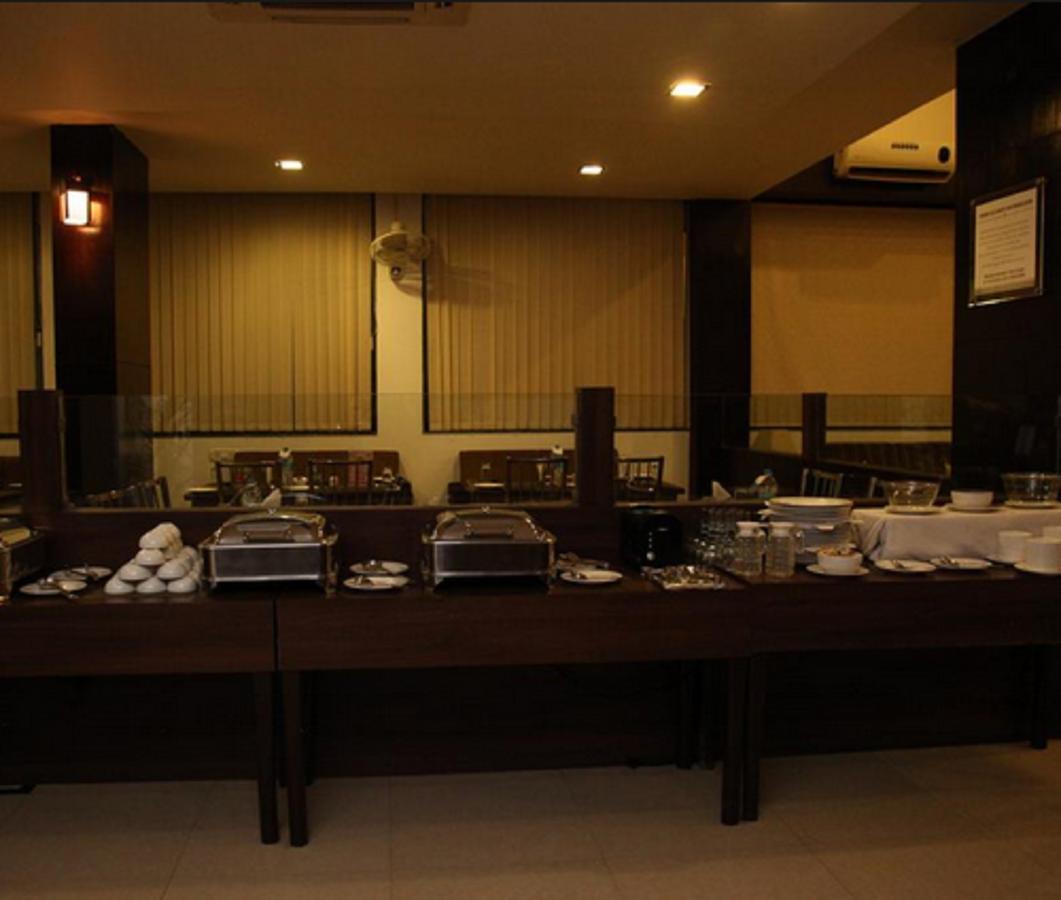 Hotel Shirdi Sai Wada エクステリア 写真