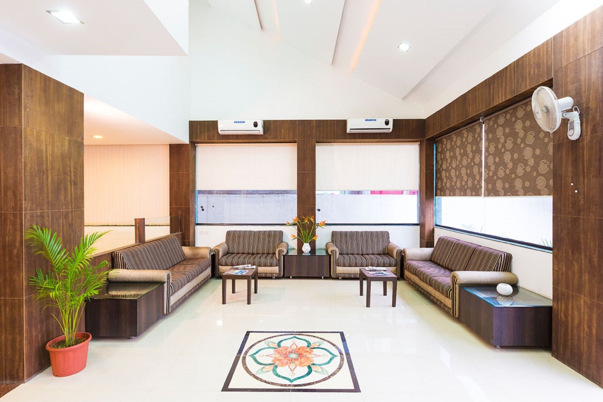 Hotel Shirdi Sai Wada エクステリア 写真
